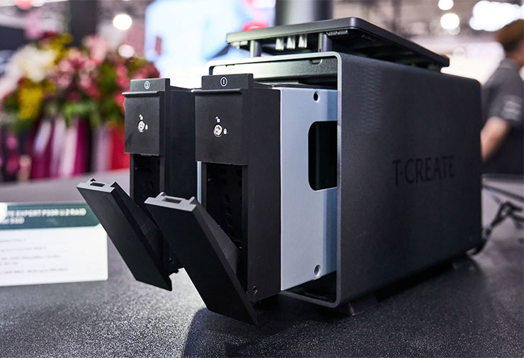 T-CREATE EXPERT P33R U.2 RAID 外接式固態硬碟內部提供兩個 3.5吋的擴充槽設計。