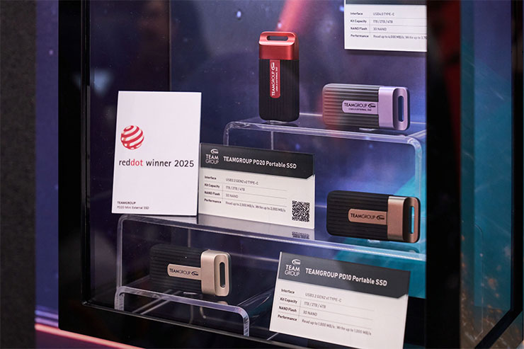 獲得德國紅點 2025 大獎的攜帶型固態硬碟 TEAMGROUP PD20。