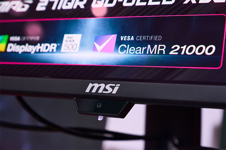 COMPUTEX 2025:微星全線新品全公開!6 大亮點一次看! - 阿祥的網路筆記本 顯示器下方的 CMOS 感測器。