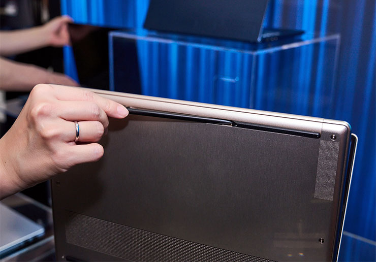 COMPUTEX 2025:微星全線新品全公開!6 大亮點一次看! - 阿祥的網路筆記本 搭配翻轉機型的觸控筆也經過縮小,並能收納至機身底部並進行充電。