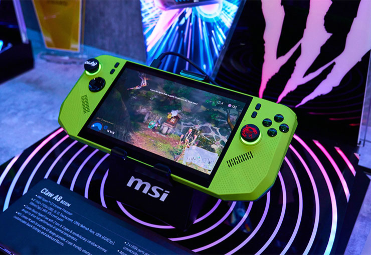 COMPUTEX 2025:微星全線新品全公開!6 大亮點一次看! - 阿祥的網路筆記本 全新 MSI Claw A8 也有綠色外殼的版本。