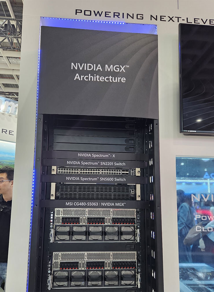 COMPUTEX 2025:微星全線新品全公開!6 大亮點一次看! - 阿祥的網路筆記本 微星展示的 NVIDIA MGX 架構 AI 伺服器