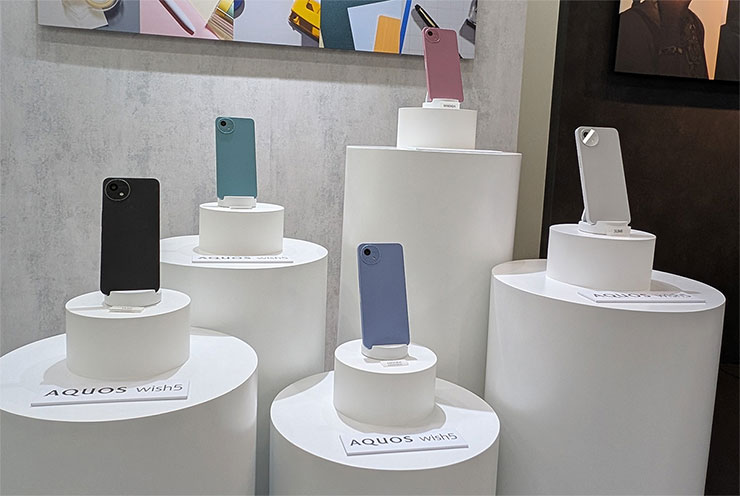 日本夏普推出高階新機 AQUOS R10 與入門新機 AQUOS wish5,未來將登台銷售 - 阿祥的網路筆記本 AQUOS wish5 擁有多款顏色
