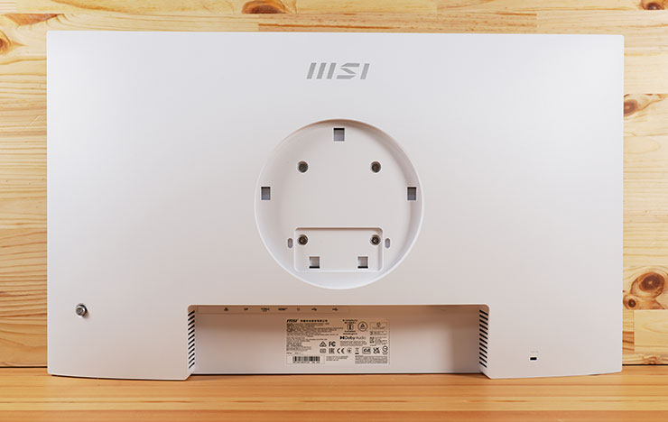 MSI Modern MD272UPSW 開箱實測:一台抵兩台~27 吋 4K 高畫質,內建 Google TV 輕鬆享受串流影音娛樂! - 阿祥的網路筆記本 Modern MD272UPSW 的機身為全白色設計。