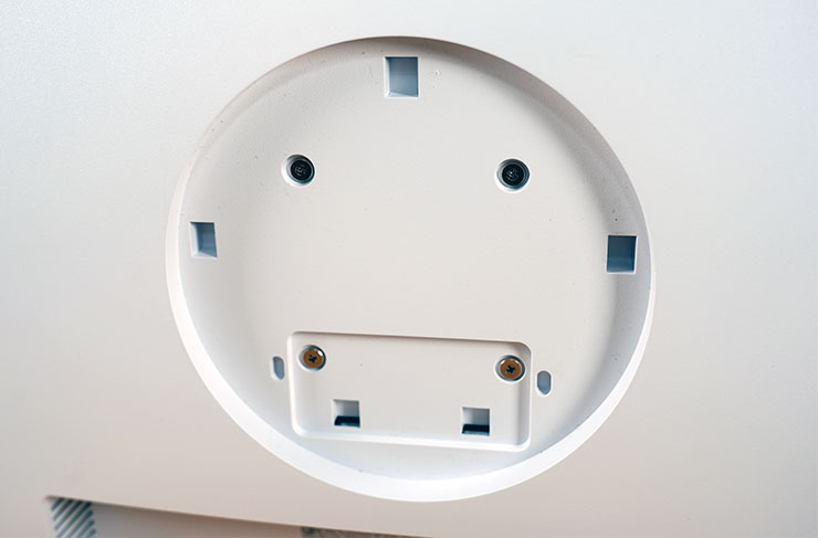 MSI Modern MD272UPSW 開箱實測:一台抵兩台~27 吋 4K 高畫質,內建 Google TV 輕鬆享受串流影音娛樂! - 阿祥的網路筆記本 Modern MD272UPSW 本體與支架連結處採用卡榫式設計,無需動用工具,而圓型連結處內也包括了支援 VESA 壁掛、支架的連結點。