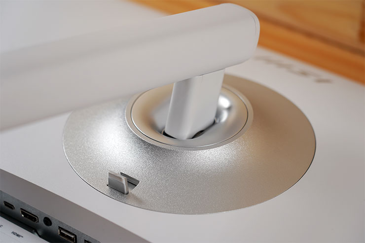 MSI Modern MD272UPSW 開箱實測:一台抵兩台~27 吋 4K 高畫質,內建 Google TV 輕鬆享受串流影音娛樂! - 阿祥的網路筆記本 支架圓型處對準顯示器對應位置輕輕扣上即完成固定,一點也不費功夫!