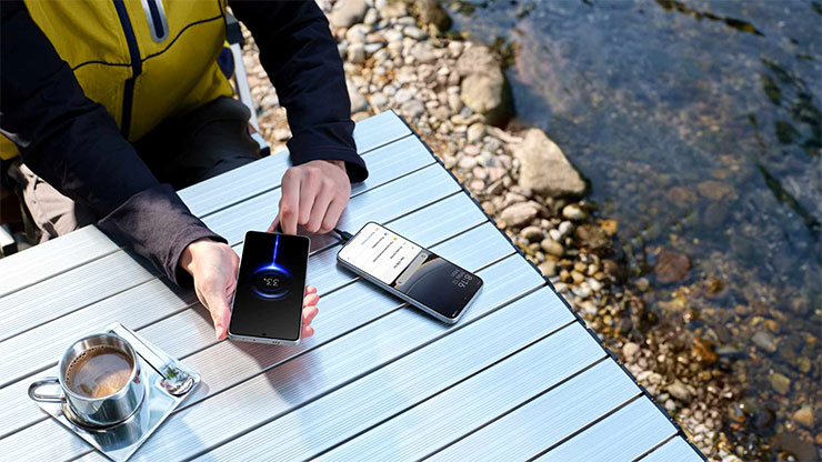 POCO F7 更支援最高 22.5W 反向充電，在關鍵時刻能化身為行動電源，不只是滿足自己，還能為團隊撐場。