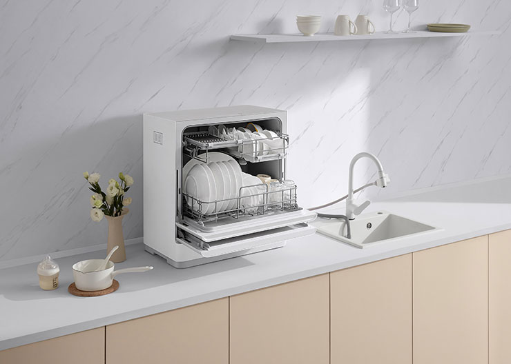 Xiaomi 桌上型洗碗機一機涵蓋清洗、消毒、乾燥和收納功能，體積精巧卻效能強勁