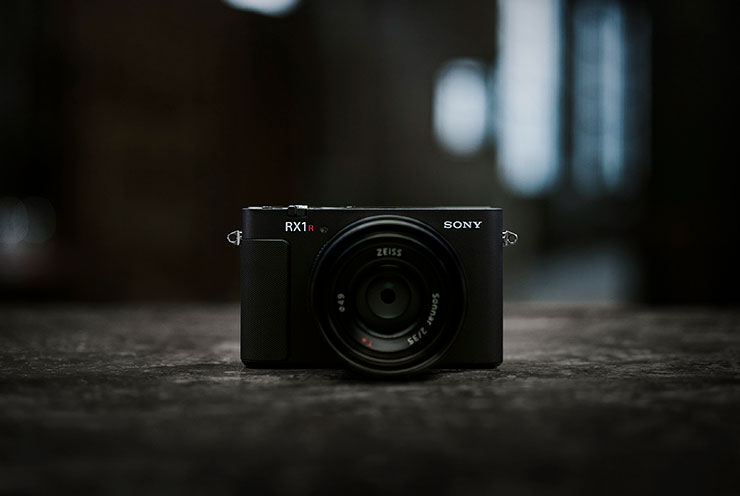 Sony 全新極輕巧全片幅定焦隨身旗艦機 RX1R III,掌上尺寸輕巧隨行! - 阿祥的網路筆記本 Sony RX1R III 專注於高品質細膩影像表現,並配備最新 AI 處理元件,讓創作者能輕鬆精準地捕捉理想畫面。