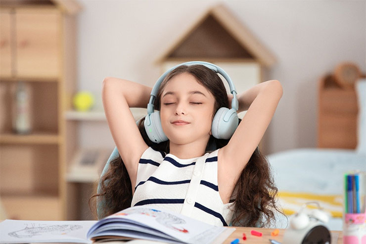 開學必備!1MORE 萬魔推出 HQ20 聽力保護學習耳機,智慧音量減輕聽力負擔! - 阿祥的網路筆記本 開學必備!1MORE萬魔推出HQ20聽力保護學習耳機 四款配色8月15日開賣