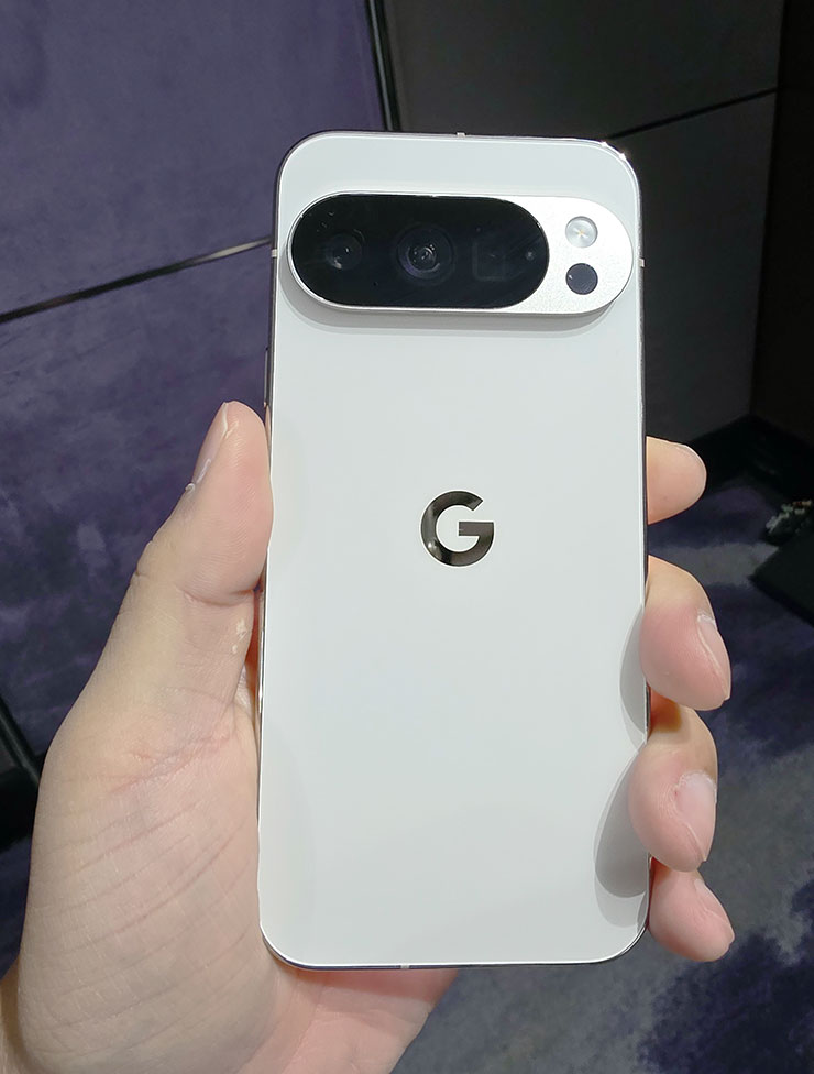 Google 在台推出 Pixel 10 系列、Pixel Watch 4 與 Pixel Buds 2a,8/28 後陸續上市 - 阿祥的網路筆記本 Pixel 10 的尺寸很適合「一手掌握」