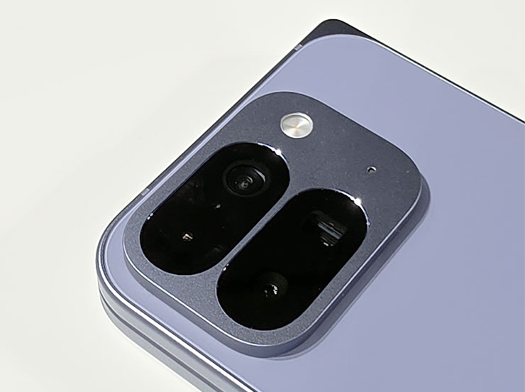 Google 在台推出 Pixel 10 系列、Pixel Watch 4 與 Pixel Buds 2a,8/28 後陸續上市 - 阿祥的網路筆記本 Pixel 10 Pro Fold 的主相機鏡頭排雙列排布