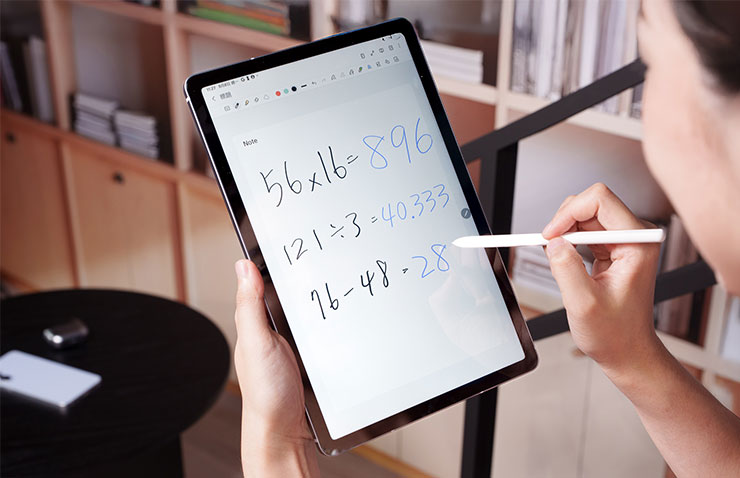 Galaxy Tab S10 Lite數學計算助理則能迅速解出複雜方程式，化身最佳解題幫手