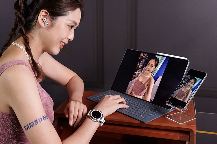 無縫串聯Galaxy生態圈，只需啟用快速分享，即可將影片或影像素材從手機傳輸到平板，於寬廣螢幕進行細部編輯