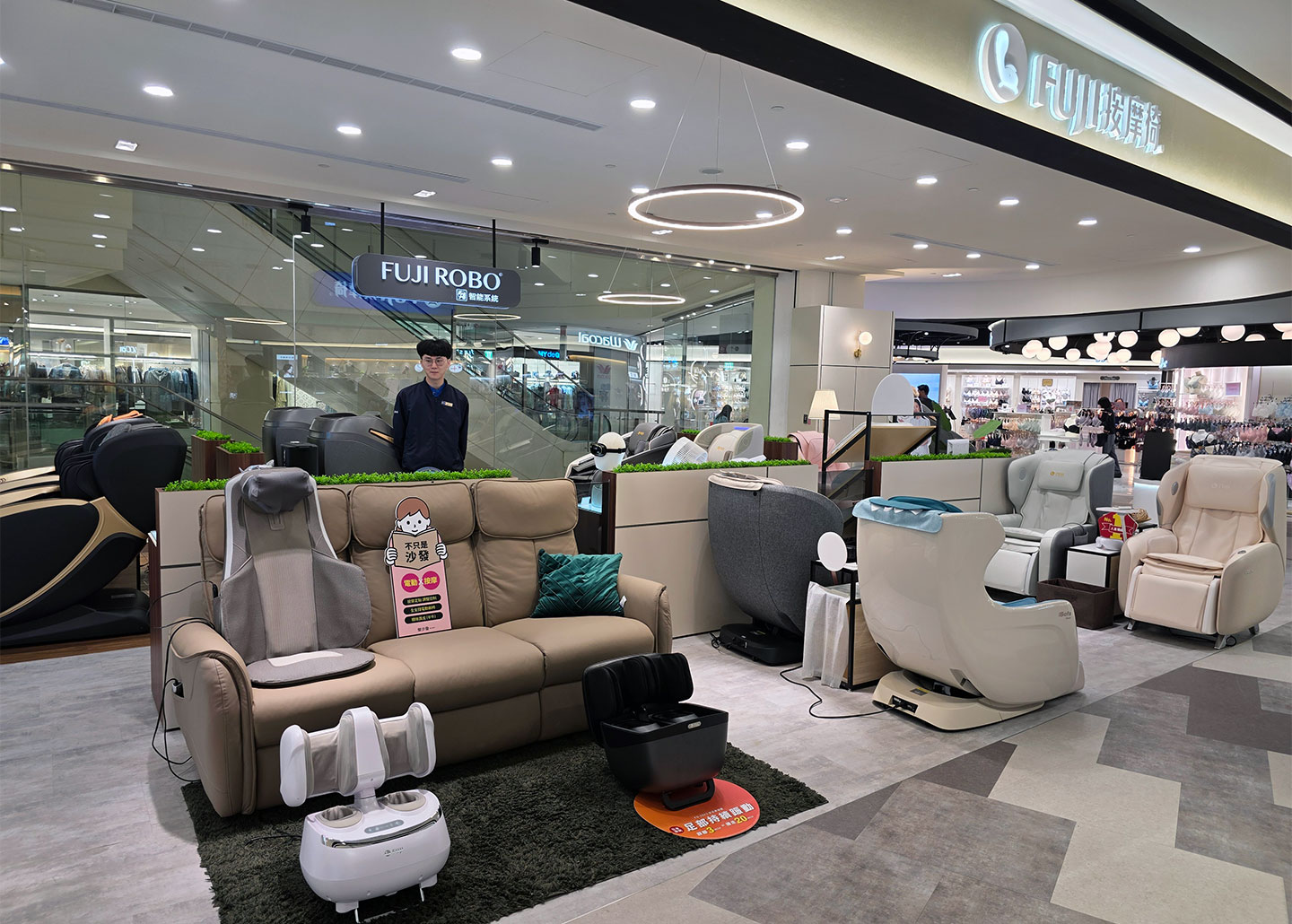 【FUJI按摩椅評價】門市真實體驗!從外觀、功能到保固+感受心得完全分享! - 阿祥的網路筆記本 位於桃園台茂四樓的FUJI體驗門市,阿祥實際前往體驗並帶來FUJI按摩椅推薦