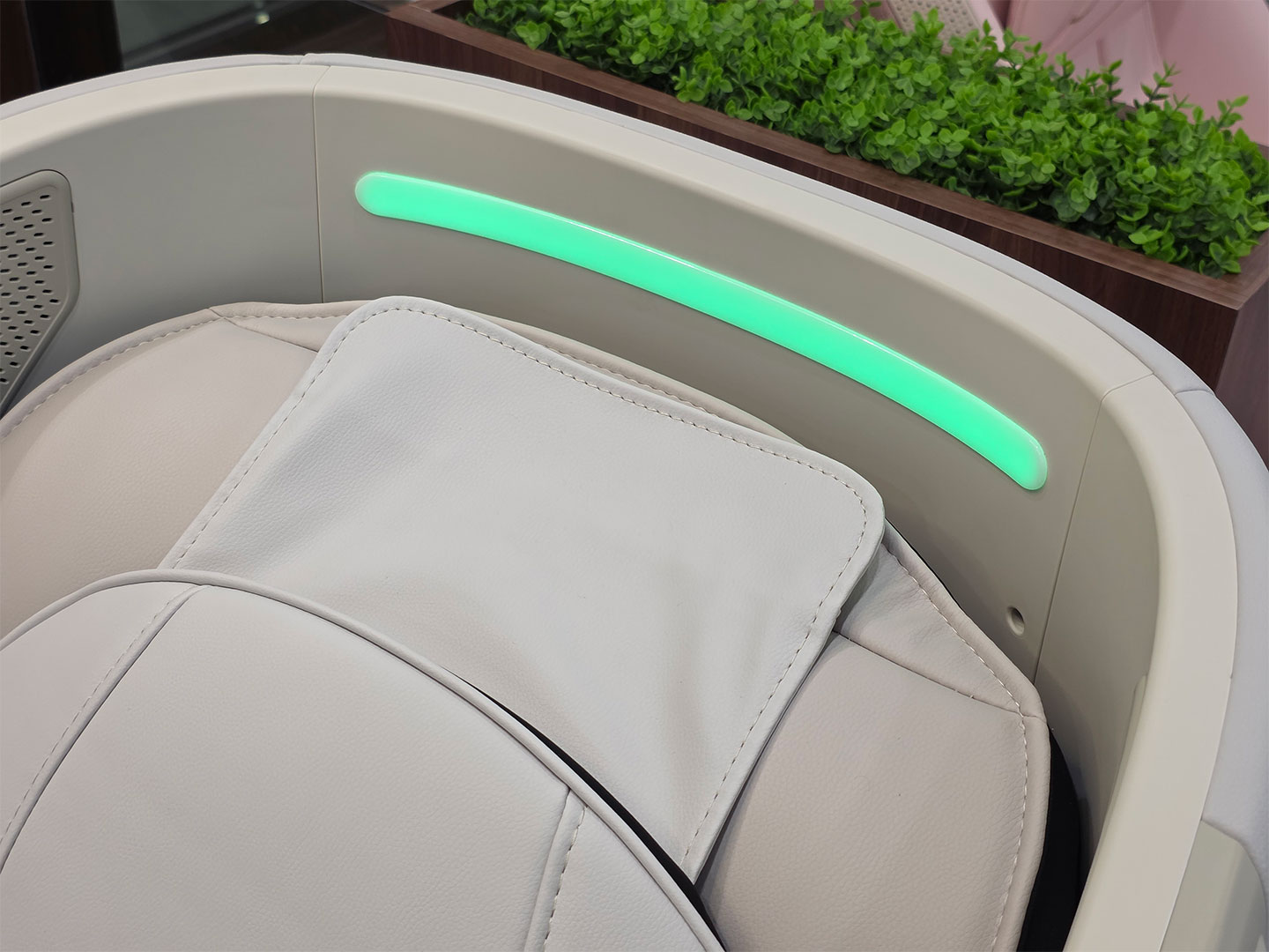 【FUJI按摩椅評價】門市真實體驗!從外觀、功能到保固+感受心得完全分享! - 阿祥的網路筆記本 雙AI摩術椅頭部上方也搭載LED情境燈