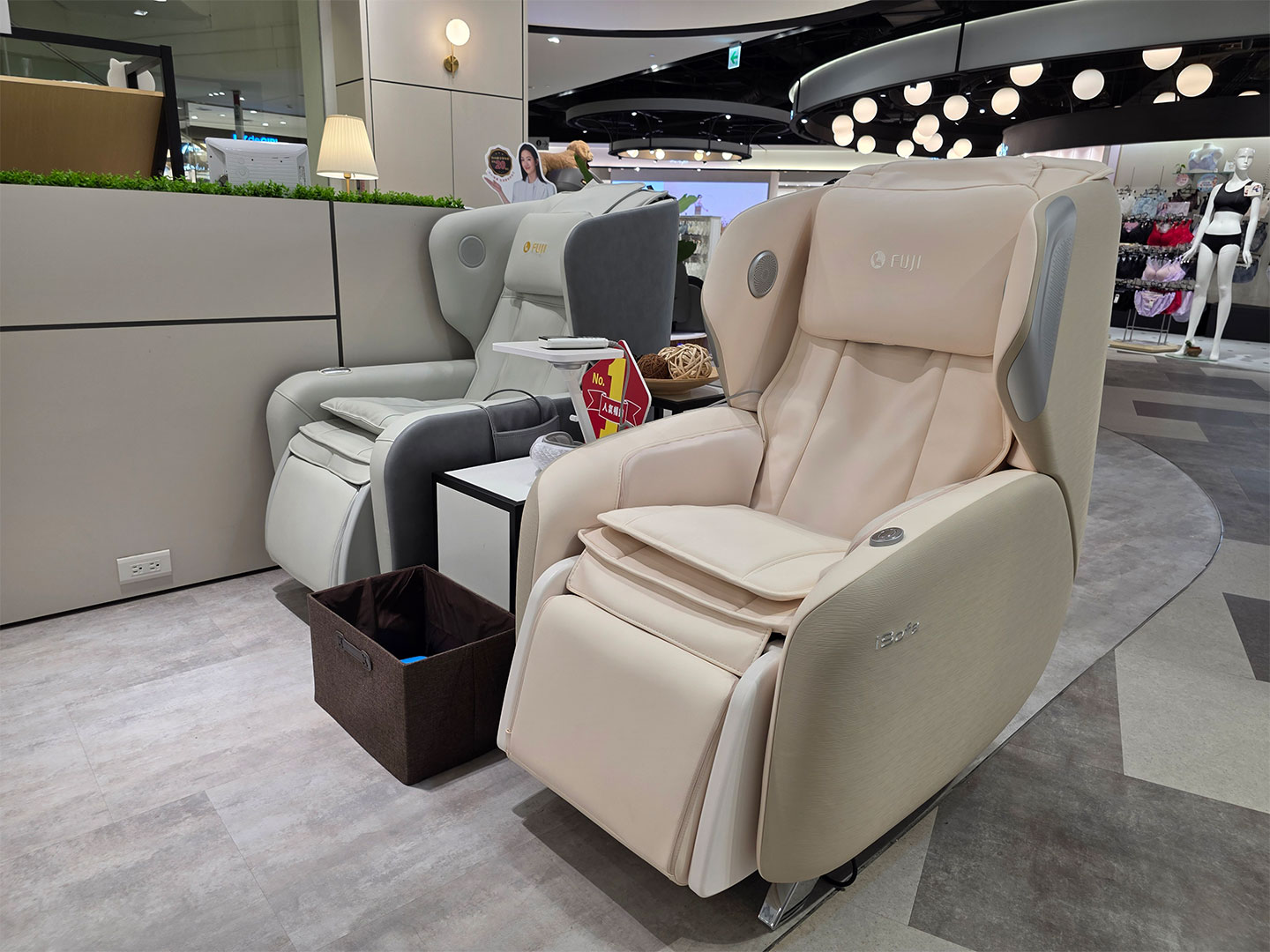 【FUJI按摩椅評價】門市真實體驗!從外觀、功能到保固+感受心得完全分享! - 阿祥的網路筆記本 AI 愛沙發小巧美型,功能完整,適合家中空間有限的使用者
