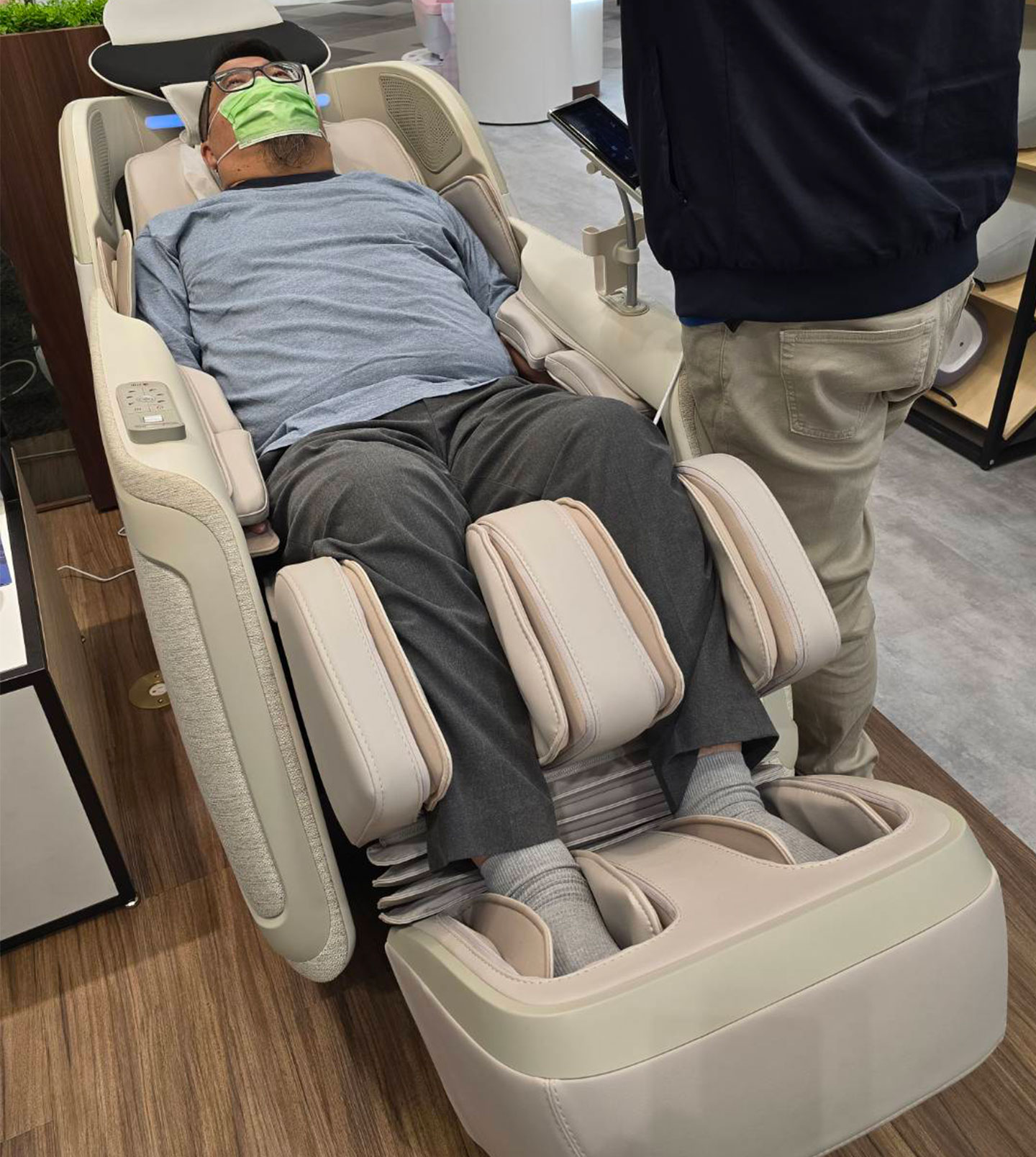 【FUJI按摩椅評價】門市真實體驗!從外觀、功能到保固+感受心得完全分享! - 阿祥的網路筆記本 要在眾多按摩椅品牌排名給出排序,阿祥對於FUJI按摩椅的評價會在前三名,尤其產品的類型選擇多元,性價比更是相當高!但要問我哪一款按摩椅值得買嗎?阿祥會選擇將票投給「雙 AI 摩術椅」
