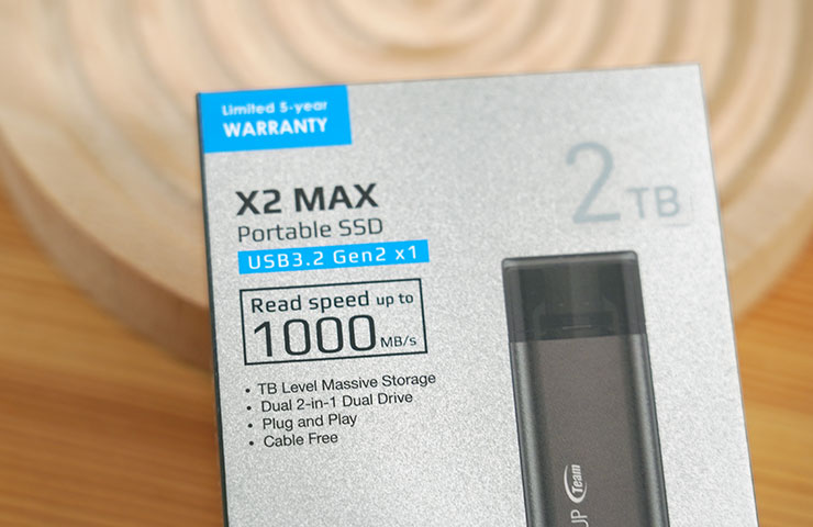 外盒正面可以看到 X2 MAX 的完整規格，包括容量版本、USB 3.2 Gen2 x1 的傳輸介面、最高 1,000 MB/s 的讀取速度以及其他特色。