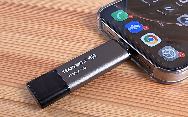 除了電腦上使用，TEAMGROUP X2 MAX 也能同時使用在具備 USB Type-C 介面的手機、平板電腦上，進行跨平台檔案分享也更為方便！