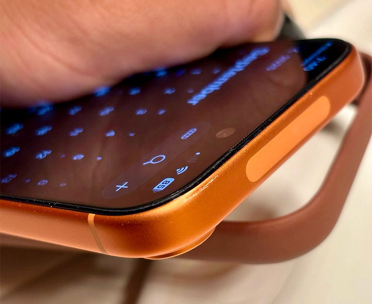 蘋果回應 iPhone 17 Pro 與 iPhone Air 「刮痕門」與鋁材耐用性問題 - 阿祥的網路筆記本 有人裝了邊框殼之後再取下,iPhone 17 Pro 機身邊框就有刮痕出現了