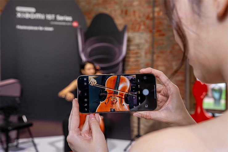 Xiaomi 15T Series 全系列搭載徠卡三鏡頭系統。Xiaomi 15T Pro 更首次導入 5x 潛望式長焦鏡頭，帶來更專業而多變的攝影體驗。