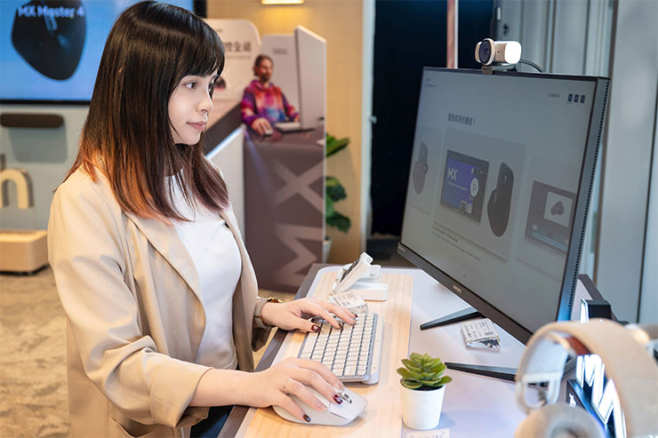 旗艦無線滑鼠 Logitech MX Master 4 即日起全球同步發售!全新觸覺回饋、Actions Ring 快捷環有感升級 - 阿祥的網路筆記本 Logitech MX Master 4無線滑鼠 精準操控於指尖脈動 輕鬆提升工作效率