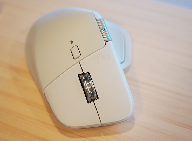 旗艦無線滑鼠 Logitech MX Master 4 即日起全球同步發售!全新觸覺回饋、Actions Ring 快捷環有感升級 - 阿祥的網路筆記本 滑鼠的左右鍵搭配了半透明上蓋防污,中鍵滾輪也同樣支援可調式阻尼設計