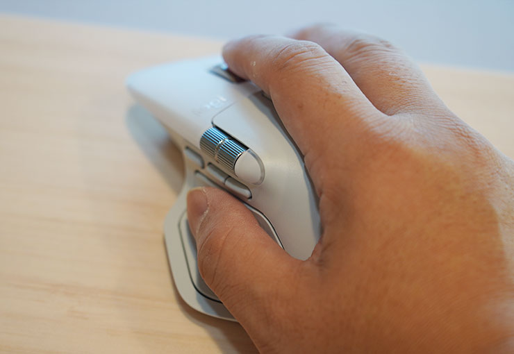 旗艦無線滑鼠 Logitech MX Master 4 即日起全球同步發售!全新觸覺回饋、Actions Ring 快捷環有感升級 - 阿祥的網路筆記本 滑鼠握持的手感極佳,重量也剛剛好