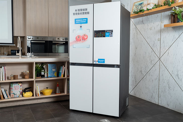 採SpaceMax薄窄邊框設計，創造更大收納空間。