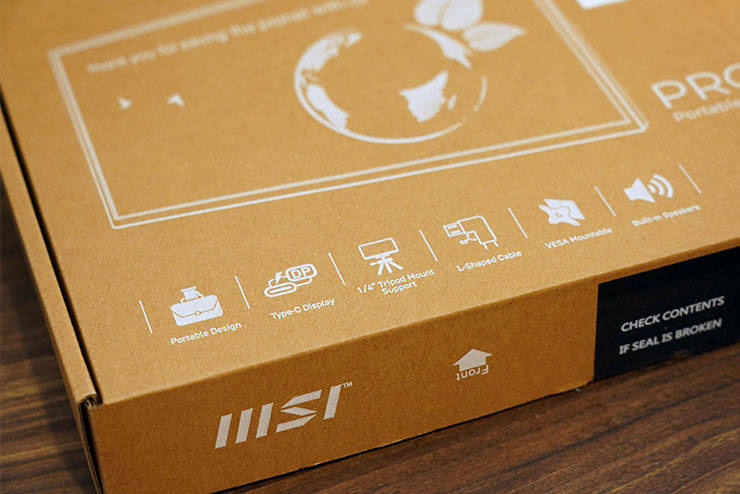 MSI PRO MP165 E6 便攜顯示器開箱實測:輕薄無負擔,輕鬆升級行動雙螢幕環境! - 阿祥的網路筆記本 外盒正面可看到產品主打的特色一覽。