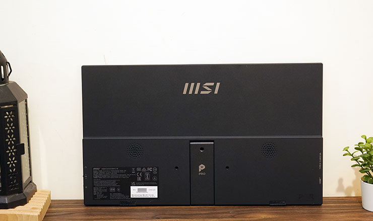 MSI PRO MP165 E6 便攜顯示器開箱實測:輕薄無負擔,輕鬆升級行動雙螢幕環境! - 阿祥的網路筆記本 PRO MP165 E6 的機身背面。