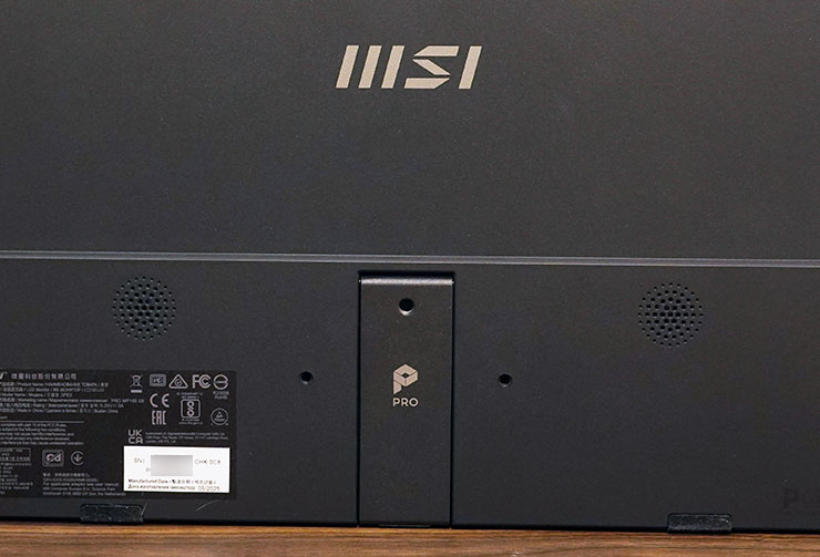 MSI PRO MP165 E6 便攜顯示器開箱實測:輕薄無負擔,輕鬆升級行動雙螢幕環境! - 阿祥的網路筆記本 機身後側可看到兩組揚聲器,中間自帶可摺疊式支架,支架上有支援攝影機腳架的 1/4 螺孔,同時也支援 75mm 的 VESA 安裝。