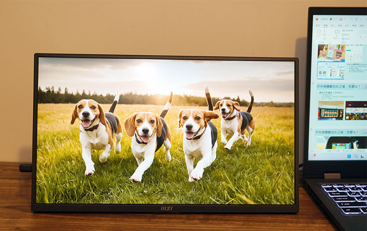 MSI PRO MP165 E6 便攜顯示器開箱實測:輕薄無負擔,輕鬆升級行動雙螢幕環境! - 阿祥的網路筆記本 透過 USB-C 線與筆電連結後,PRO MP165 E6 即會進行開機,並隨即可以直接使用。