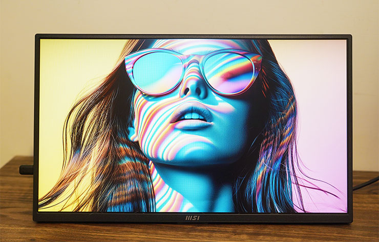 MSI PRO MP165 E6 便攜顯示器開箱實測:輕薄無負擔,輕鬆升級行動雙螢幕環境! - 阿祥的網路筆記本 雖然是商務定位,但 PRO MP165 E6 的顯示效果比預期更好一些。