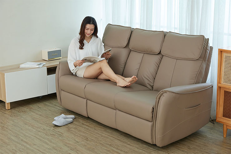 FUJI 全新推出的樂沙發，將沙發的舒適坐感與按摩椅的多功能完美結合，為客廳帶來全新的放鬆選項