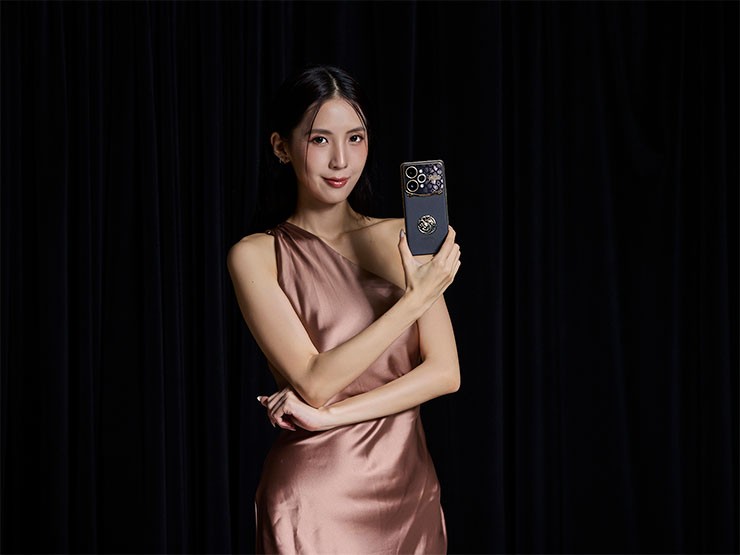 realme在聯名手機外觀設計上更展現極致工藝。鏡頭邊框刻有「WINTER IS COMING」與「HEAR ME ROAR」金色字樣；鏡頭模組外圈印有「FIRE AND BLOOD」並以浮雕龍爪與家族徽章點綴。