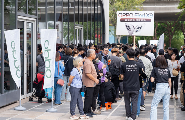 OPPO Find X9 系列「旅拍神機」大掀熱潮，吸引大批人潮排隊。