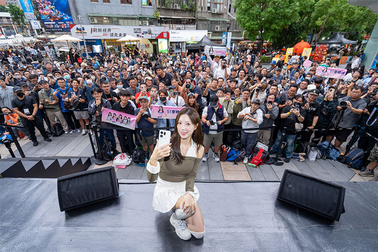 啦啦隊女神李晧禎現身台北三創，應援Find X9 系列上市