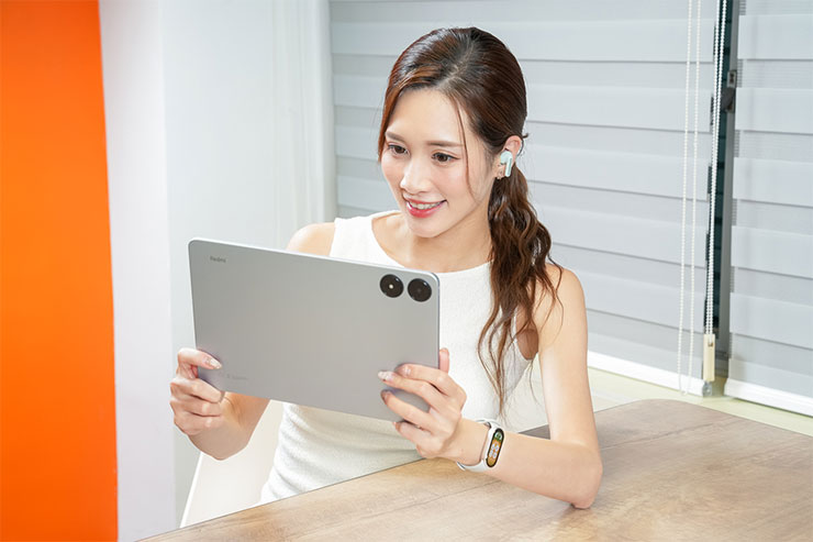 11 月 12 日起至 11 月 30 日止，於全台小米之家門市購買手機及平板，消費滿 NT$10,000，即贈 Xiaomi 手環 9 NFC 乙個。