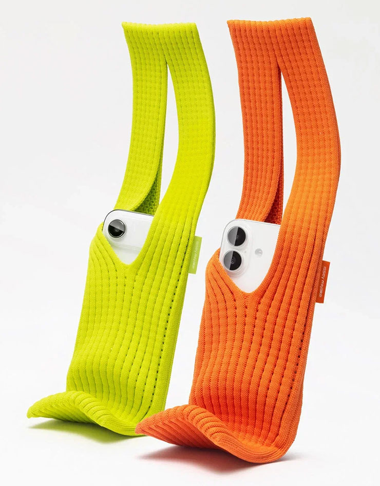 蘋果與三宅一生合作推出 iPhone Pocket 手機背帶,再度考驗果粉忠誠度? - 阿祥的網路筆記本 iPhone Pocket,遠遠看就像是把一隻長襪子剪開一樣