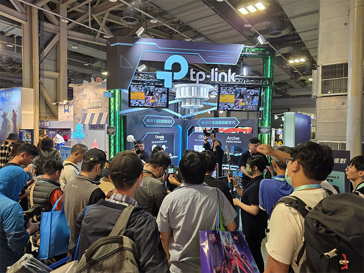 TP-Link 攜 Wi-Fi 7 全系列產品亮相 WirForce 2025,世界冠軍 ET 現場接受玩家挑戰! - 阿祥的網路筆記本 現場吸引大量玩家到場參與活動