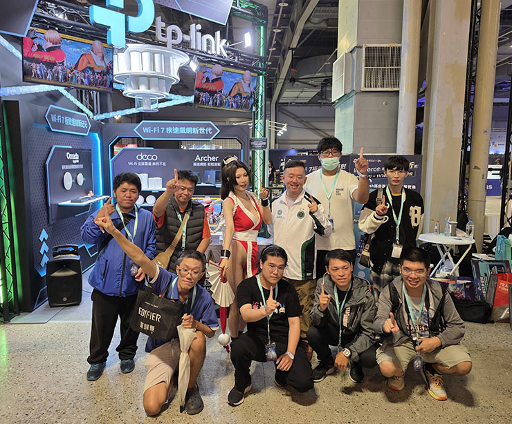 TP-Link 攜 Wi-Fi 7 全系列產品亮相 WirForce 2025,世界冠軍 ET 現場接受玩家挑戰! - 阿祥的網路筆記本 現場舉辦「魔王挑戰賽」活動,粉絲紛紛上台挑戰冠軍實力