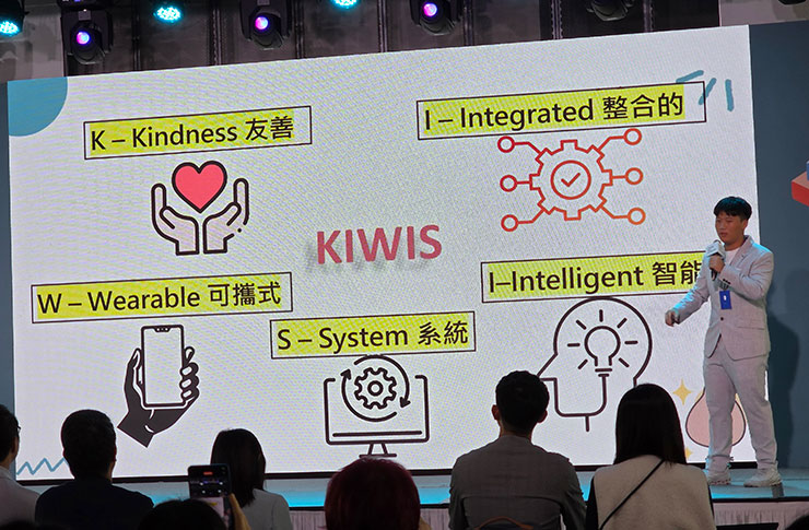 台灣三星「Solve for Tomorrow」百組高中學子競逐~智能餐具「細嚼慢嚥 MindEat」獲首獎! - 阿祥的網路筆記本 獎項揭曉前,入圍團隊輪流上台進行三分鐘的簡短介紹,同學們都展現了穩健的台風