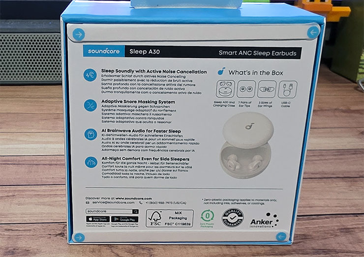 盒背可以看到產品的主要特色，以及內容物一覽。