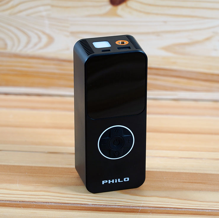 飛樂打氣王 2 急速無線電動打氣機 TP20II 開箱實測:打氣更快速,電量更提升!更易於攜帶的救車神器! - 阿祥的網路筆記本 TP20Ⅱ 本體為全黑色設計,與一代相同為柱型設計。