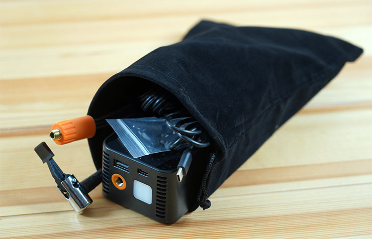 飛樂打氣王 2 急速無線電動打氣機 TP20II 開箱實測:打氣更快速,電量更提升!更易於攜帶的救車神器! - 阿祥的網路筆記本 隨附的收納袋可以一次裝下 TP20Ⅱ 與所有的配件,方便攜帶保存。