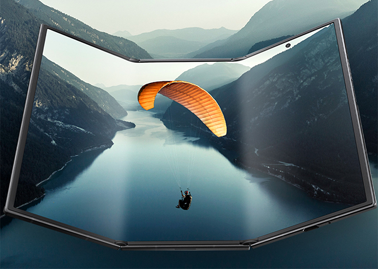 Galaxy Z Trifold 大螢幕自然是最大優勢