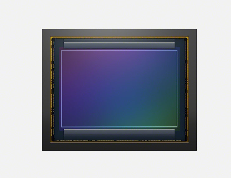 α7 V搭載全新開發的部分堆疊Exmor RS™ CMOS感光元件，具備約3,300萬有效像素。