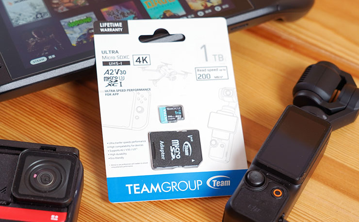 本文開箱主角：TEAMGROUP ULTRA MicroSDXC A2 V30 的 1TB 版本，也是這個系列記憶卡容量最大的規格。